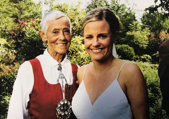 <p>MAMMA: Solveig Kloppen med mamma Bjørg – her på bryllupsfesten i 2005, da Solveig giftet seg med Kjartan Brügger Bjånesøy.</p>