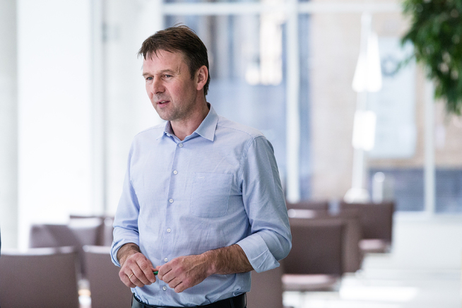 <p>CRITICAL: Leader Lars Petter Bartnes, Norwegian farmers ' union sets itself critical to the government's landbruksmelding. He believes the government weakens the farmers ' position in the value chain for food and provides even more power to the chains.</p>