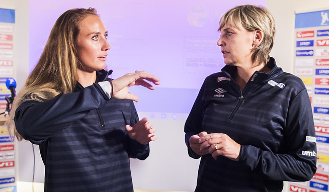 <p>OVERRASKET: Camilla Herrem (til venstre) og Mia Hermansson Högdahl på tirsdagens pressekonferanse i Norges Håndballforbund. Begge er overrasket over den russiske dopingsaken i håndball.</p>