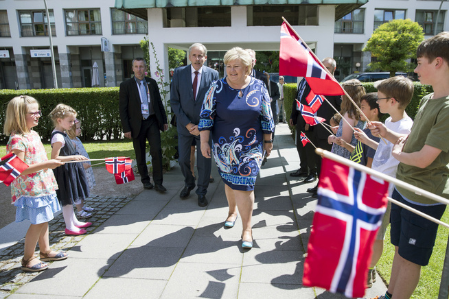 <p>BESØK: Statsminister Erna Solberg besøkte sjømannskirken i Hamburg i forbindelse med G20-møtet i byen. Senere torsdag kveld deltar hun på en Global Citizen-konsertenmed blant andre Pharrell Williams og Shakira.</p>