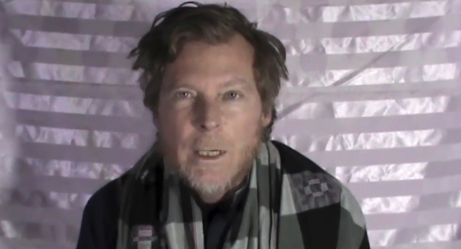 <p>TALIBAN-FANGE: Australske Timothy Weekes, ble tatt til fange av Taliban utenfor det amerikanske universitetet i Afghanistan i Kabul hvor han underviste. FOTO: (militant video via AP)</p>