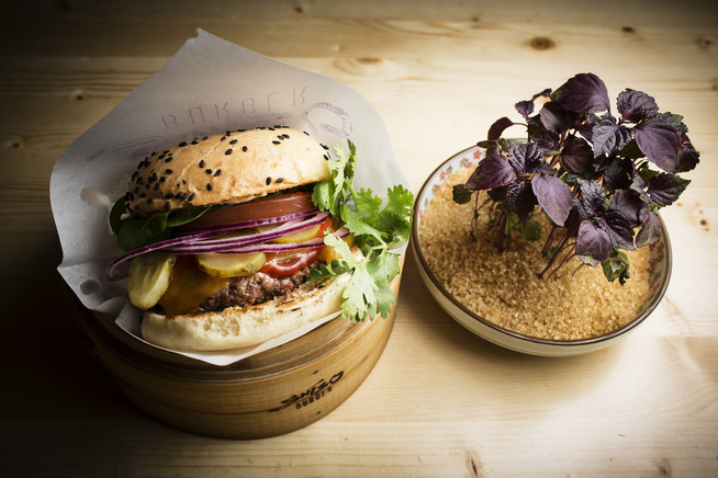 <p>Shiso burger serverer asiatisk burger og digg søtpotet-fries.</p>