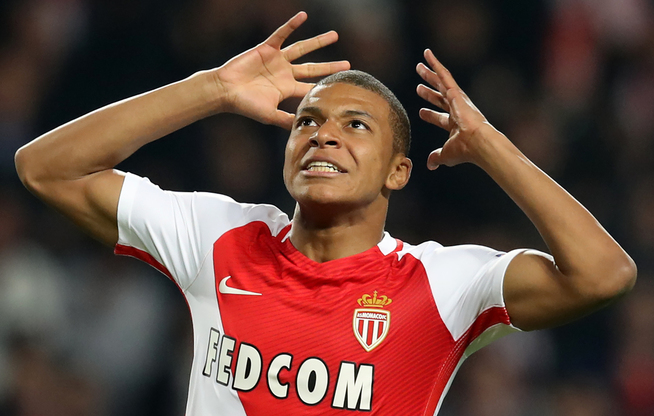 <p>SUPERTALENT: Kylian Mbappe er tre dager yngre enn Martin Ødegaard. Slikt jublet han etter å ha satt inn 1-0 mot Manchester City.</p>