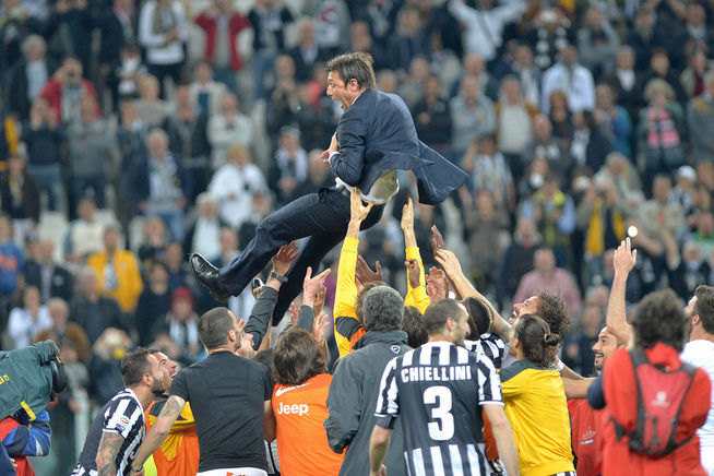 & lt; p & gt; CHEERS: Antonio Conte had much & # xE5 celebrating during his time as Juventus coach. Photo: Massimo Pince / Ap. & lt; / p & gt;