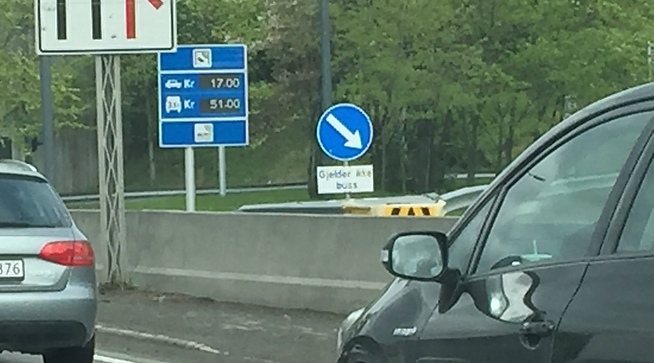 <p>BÆRUMSBOMMEN: Dagens pris er 17 kroner for personbiler (bensin/diesel) i Bærumsbommen, som passeres på E18 et lite stykke før Oslo-bomringen.</p>