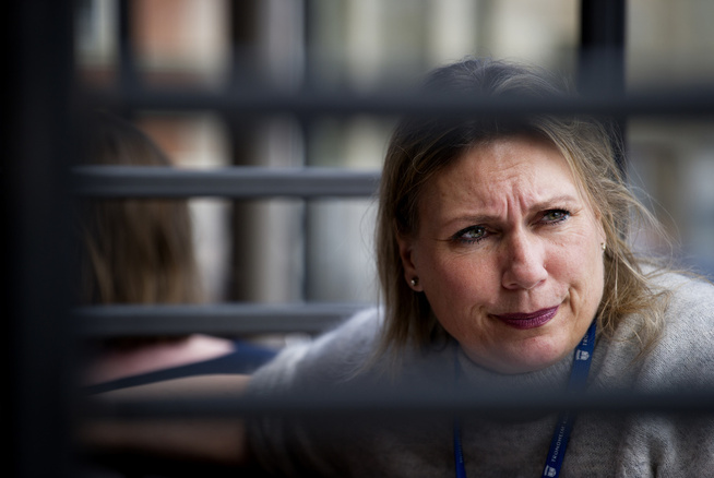 <p>SENDTE BREV: Kommunalsjef Hilde Vikan i Trondheim kommune forteller at en økning i selvmord og selvmordsforsøk i løpet av 4-5 uker gjorde at de bestemte seg for å varsle foreldre til barn i grunnskolen. Foto: OLE MARTIN WOLD</p>