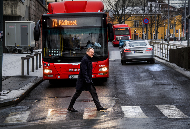 <p>LOT BILEN STÅ: Byrådsleder Raymond Johansen (Ap) uttrykte tilfredshet med at dieselbileierne lot bilen stå under dieselbil-forbudet i Oslo i januar - da dette bildet ble tatt.</p>