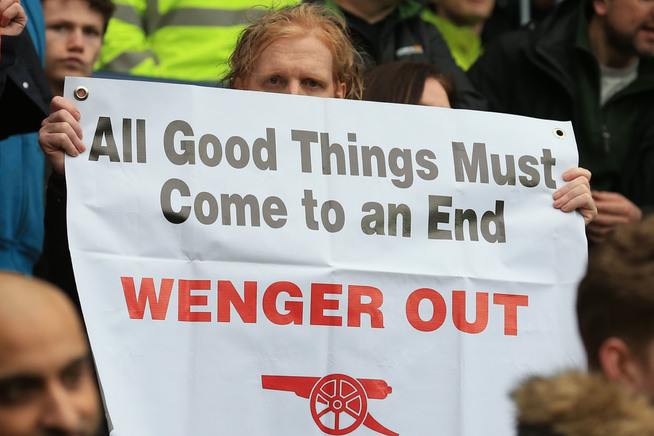 <p>KLART BUDSKAP: Denne Arsenal-supporteren viste tydelig hva han mente under kampen mot West Bromwich lørdag ettermiddag.</p>