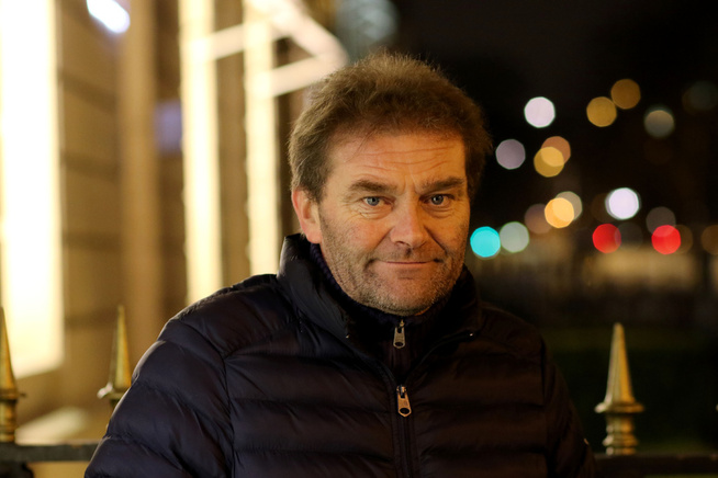 <p>INN FRA GATA: Tiggeren Jean-Marie Roughol har endelig fått penger for boka han skrev, og bor nå i leilighet midt i Paris.</p>