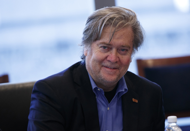 <p>FARLIGSTE POLITISKE OPERATØR? Det kaller i alle fall Bloomberg Bannon. Han er også av egne partifeller blitt kalt rasist og høyreekstrem.</p>