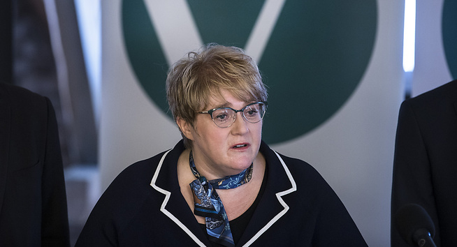 <p>VIL KASTE SIV OG FRP: Trine Skei Grandes uttalelser i VG om å ville felle en ny blå-blå regjering, har vakt oppsikt også i Venstre.</p>