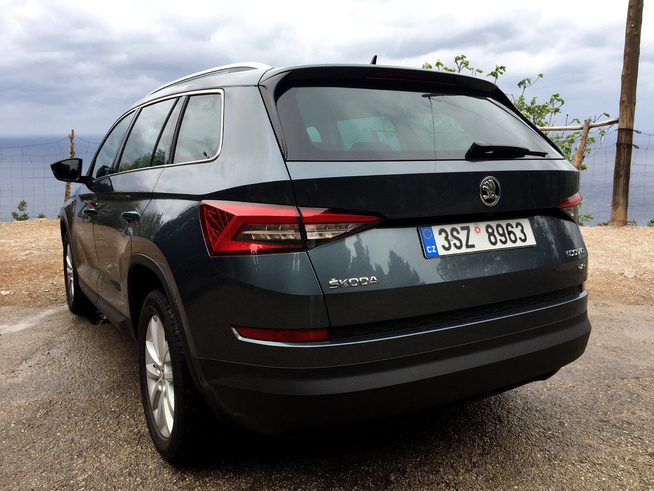 <p>FLEKSIBEL: Andre seterad kan justeres nesten 20 centimeter i lengderetningen. Bak kan man kjøpe en siste seterad til 15.000 kr. Bilen kan trekke henger på 2500 kilo.</p>