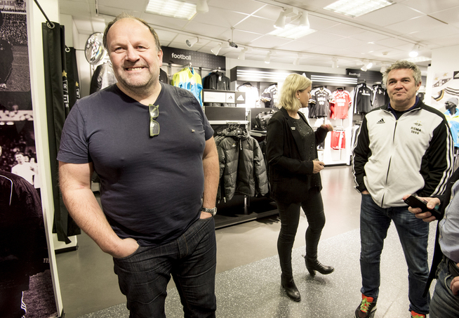 <p>SKAL PRATE: Rosenborgs styreleder Ivar Koteng (til venstre) og hovedtrener Kåre Ingebrigtsen (til høyre) har mye å snakke om. I midten: Daglig leder Tove Moe Dyrhaug.</p>