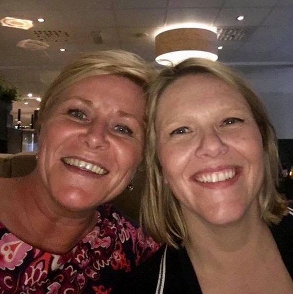 <p>SENDTE SELFIE: Siv Jensen og Sylvi Listhaug sendte VG en selfie fra Frps landsmøtelokaler torsdag kveld.</p>