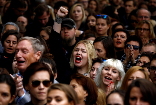 <p>TUSENVIS: 30.000 polakker tok til gatene i oktoberprotestene mot en ny og enda strengere abortlov i Polen. </p>