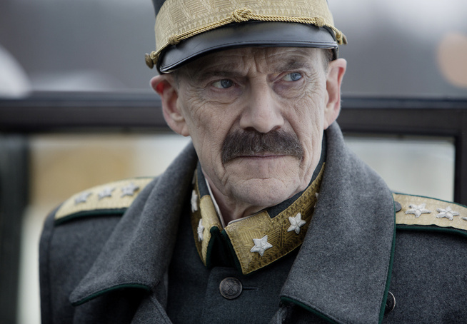 <p>CHANGED by: Erik Poppe tells us that the færreste recognize the old Bond villain Jesper Christensen as kongHaakon in «The king's no» når he shows the film in the united STATES.</p>