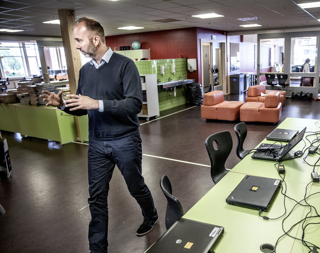 <p>GODTOK KOMPROMISS: Trond Giske (Ap) godtok i dag et kompromiss om en mer fleksibel fraværsgrense på 15 prosent for elever i videregående opplæring.</p>