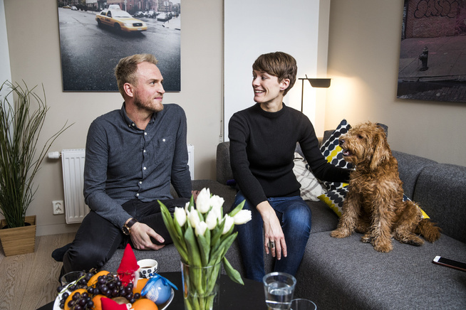 Stortingsrepresentant Anette Trettebergstuen (Ap) og rådgiver Christian Berg i Kreftforeningen, som sammen skal ha barn til våren 2017. Her hjemme i Trettebergstuen sin stortingsleilighet i Oslo. Foto: FRODE HANSEN, VG
