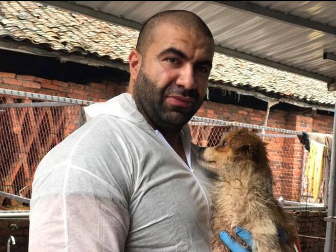 <p>ENGASJERT: Soran Belbas (36) forteller at han og Jeanette er de eneste skandinavene i feltleiren, og at de fleste er kinesere som engasjerer seg for å stoppe slaktingen og festivalen.</p>