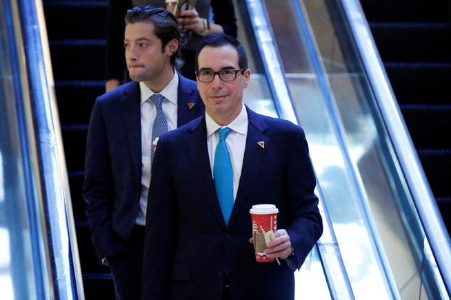 <p>PENGEMANN: Steven Mnuchin, her i Trump Tower, blir finansminister.</p>