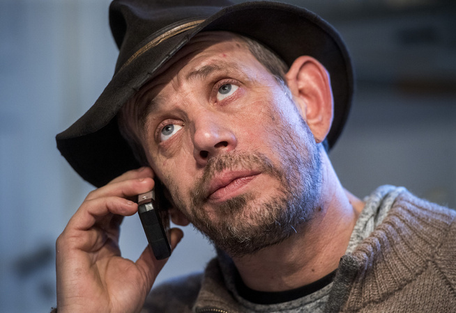 <p>SITTER FORELØPIG TRYGT I STUA: Leif Einar «Lothepus» Lothe.</p>
