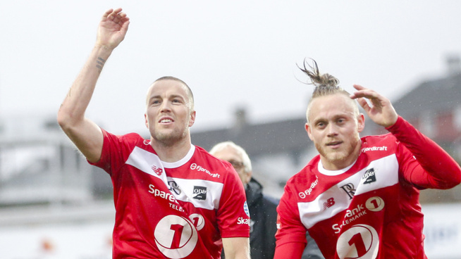 <p>DAGENS DOBBEL: Espen Ruud (t.v.) jubler sammen med Fredrik Nordkvelle etter 2-0-seieren i Haugesund.</p>