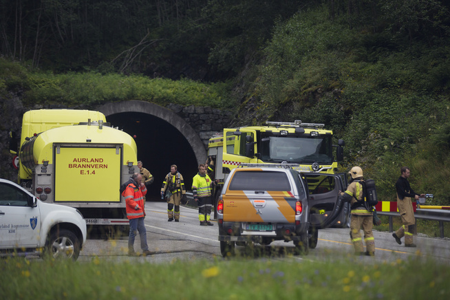 <p>FLERE SKADET: En omfattende redningsaksjon ble igangsatt etter at en trailer tok fyr i Gudvangatunnelen i august 2015.</p>