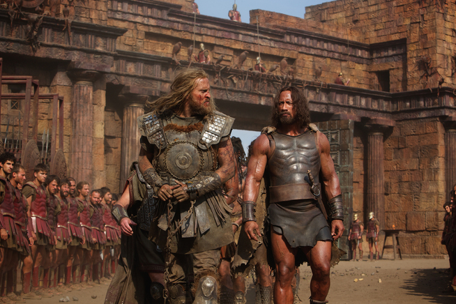 <p>TID I SMINKEN: Santelmann som Rhesus i «Hercules», en rolle med skjegg-extensions, arr og tatoveringer han måtte sitte halvannen time i sminken for.</p>