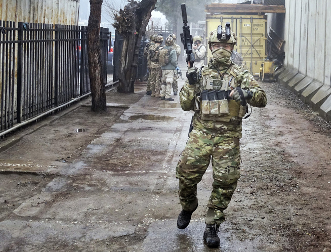 <p>I AFGHANISTAN: Marinejegeren Ken Andersen på oppdrag i Kabul.</p>