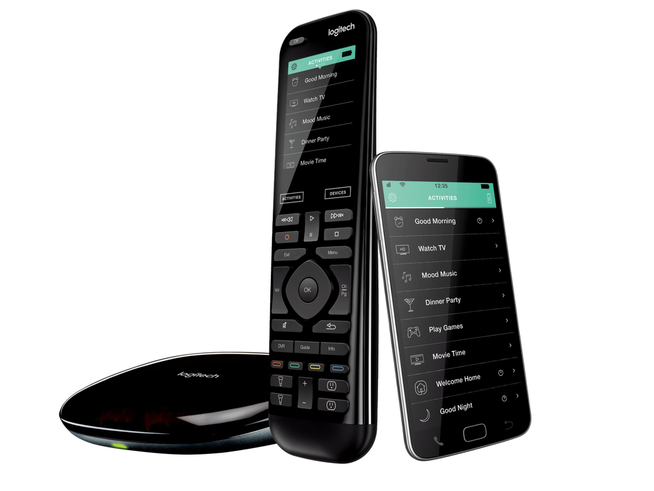 <p>EN STUE - EN FJERNKONTROLL! Harmony Elite kan både styre hjemmekinoen og smarte hjem-enheter. Kan også betjenes med app til Android og iOS. Foto: PRODUSENTEN</p>