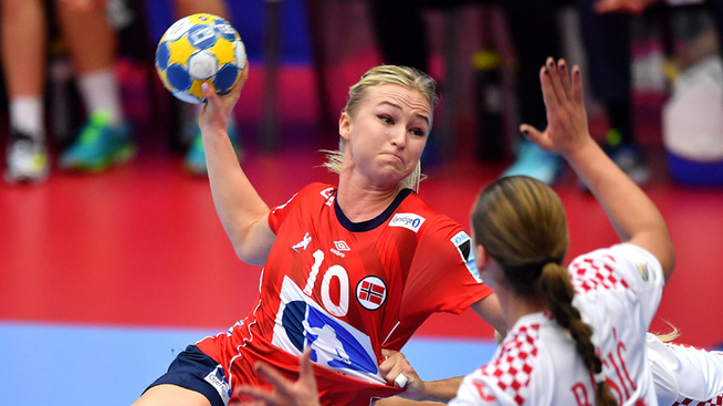 <p>BIDRAR I «LEARN HANDBALL»: Håndballjentenes kaptein, Stine Bredal Oftedal, har vært med i kapteinkollega Bjarte Myrhols prosjekt. Her er hun i aksjon mot Kroatia i EM i desember.</p>