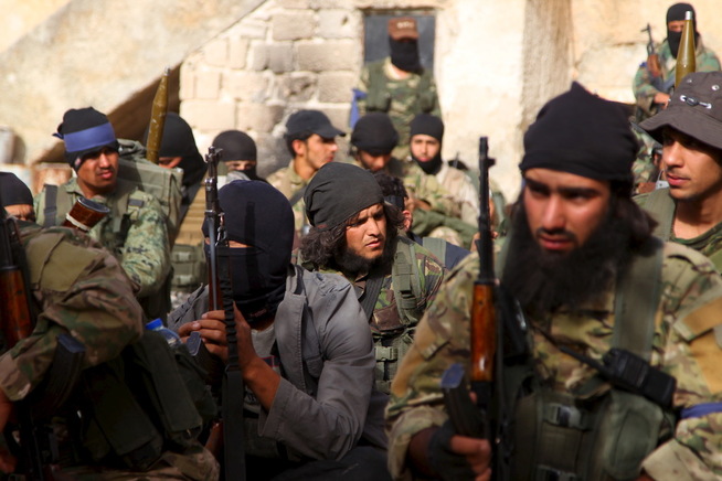 <p>FRYKTEDE KRIGERE: I mai 2015 tok krigere fra al-Qaidas Nusra-front byen Ariha i Idlib. Nå har militsen tatt navnet Tahrir al-Sham, og hevder å ha brutt med al-Qaida.</p>