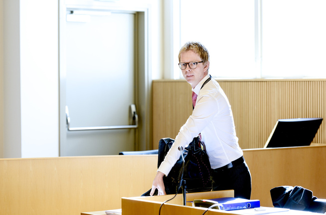 <p>FORSVARER: Svein Kjetil Stallemo representerer den drapstiltalte 16-åringen. Her i Kristiansand tingrett mandag. FOTO: KLAUDIA LECH, VG</p>