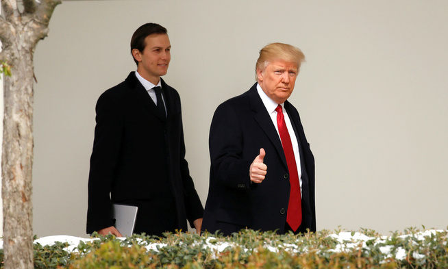 <p>MEKTIG SVIGERFAR: Jared Kushner er gift med president Donald Trumps datter, Ivanka, siden 2009. Han trekkes nå inn i Russland-granskingen fordi FBI mener han har «viktig informasjon som er relevant for saken».</p>