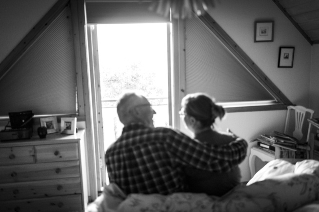 <p>ÅPENHET: Knut Eirik vil fronte sykdommen, som han skal leve med resten av livet. Det at han er så åpen om Alzheimers, gjør det enklere for alle rundt ham å takle situasjonen, sier kjæresten Elisabeth. – Han er så positiv, sier hun.</p>