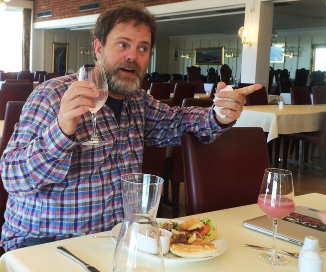 <p>LUNSJ: VG møter Rainn Wilson over en burger og rent fjellvann på Beitostølen. Til dessert etterlyser han smoothie - og får det.</p>
