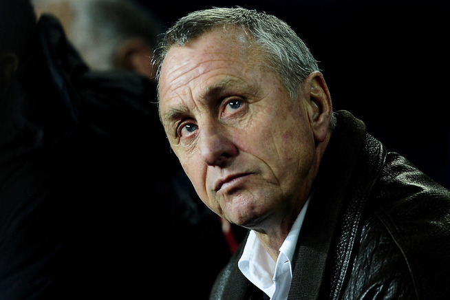 <p>FOTBALLEGENDE: Johan Cruyff døde 24. mars i år. Dette bildet er fra Camp Nou i Barcelona i 2009.</p>