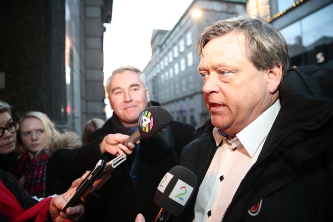 <p>KRITISKE: De parlamentariske lederne for Høyre og Frp, Trond Helleland (H) og Harald Tom Nesvik (Frp), skal ha vært like kritiske til klimaministeren som opposisjonen.</p>