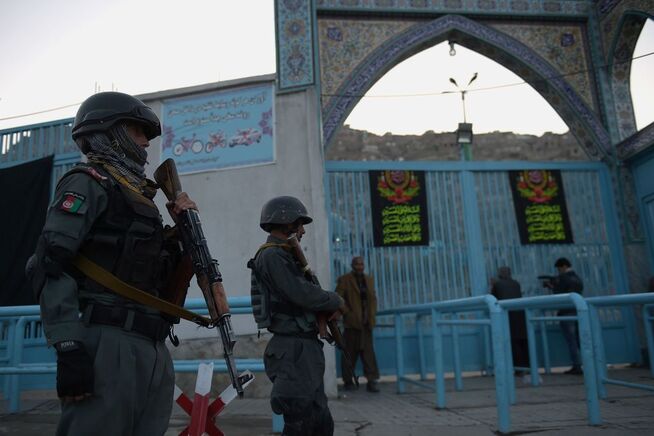 <p>ANGREPET: Karte Sakhi moskeen ble angrepet da shia-minoriteten i Kabul feiret en religiøs høytid. Bare et par kvartaler unna var de to tvangsutsendte brødrene fra Fredrikstad alene hjemme i rommet familien har leid. De hørte livredde på lydene fra angrepet som kostet minst 15 mennesker livet.</p>