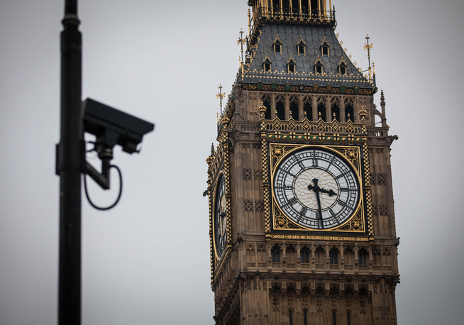 <p>16.000 KAMERA: Dette overvåkningskameraet foran Big Ben i London overvåker trafikk og all aktivitet.</p>