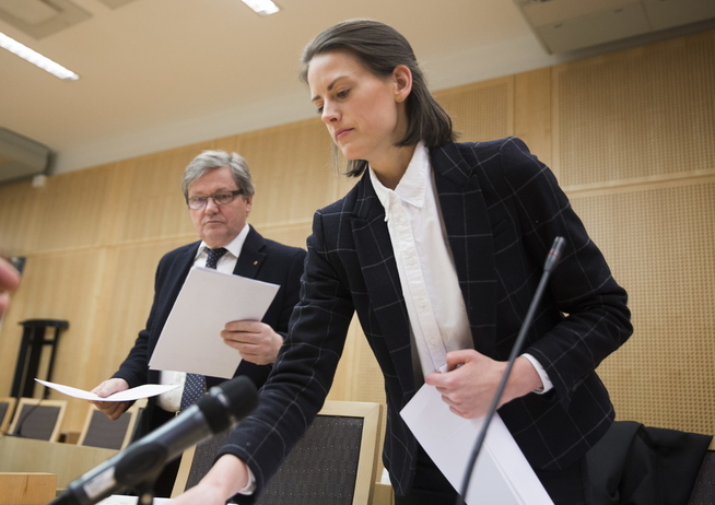 <p>SAKSØKER: F.h.: Advokatfullmektig Elise Nygård og advokat Arild Karl Humlen, fokuserer på feilstavinger og unøyaktigheter i bevisdokumentene.</p>