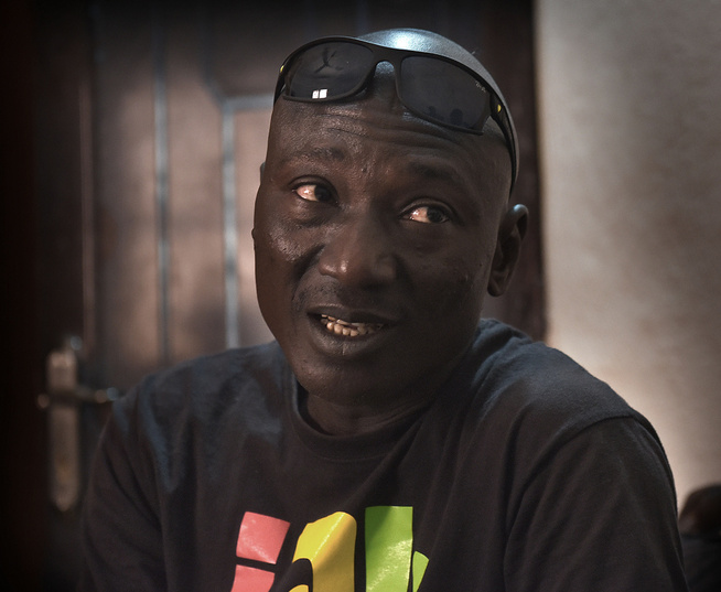 <p>MALI-HJELP: Fra kontoret i Bamako i Mali, jobber Oumar Sidibe (53) og resten av organisasjonen hans med å hjelpe migranter i vanskeligheter i Sahel-beltet og Nord-Afrika.</p>