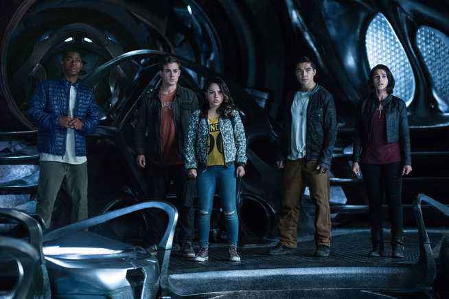 <p>KLARE TIL KAMP: F.v: RJ Cyler, Dacre Montgomery, Becky G., Ludi Lin og Naomi Scott.</p>