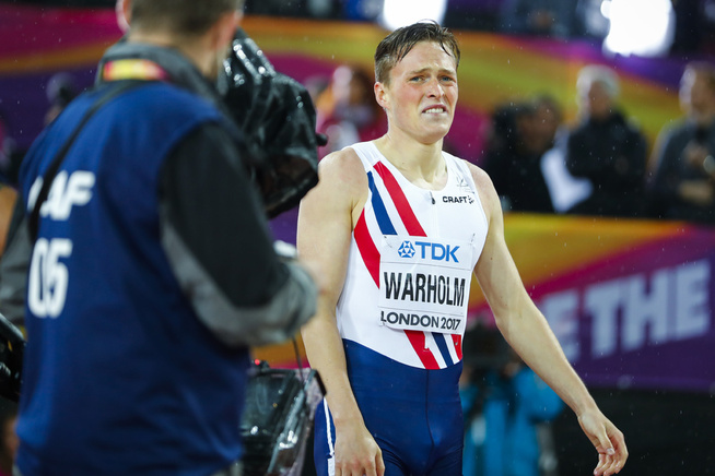 <p>TÅREVÅT: Karsten Warholm slapp følelsene løs etter at han sprang inn til VM- gull på 400 meter hekk i London.</p>