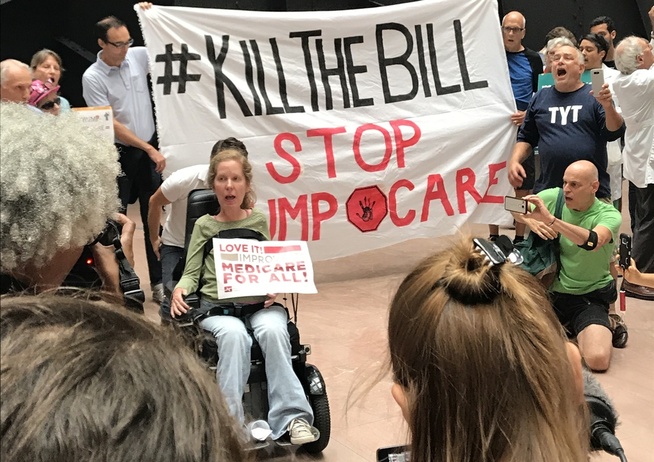 <p>KILLTHEBILL: Demonstrantene ønsker ikke det nye forslaget til helselov i USA.</p>