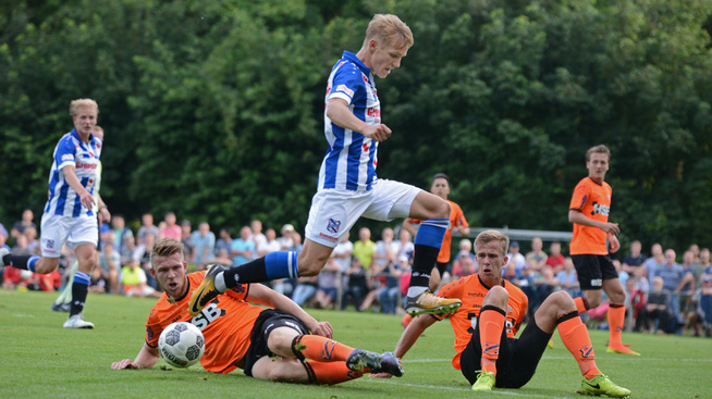 <p>I FINT DRIV: Martin Ødegaard under treningskampen mot Volendam tirsdag. </p>