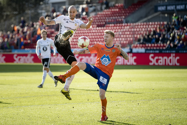 <p>FORNØYD: Aalesund-kaptein Fredrik Carlsen var godt fornøyd etter poeng borte mot serielederen.</p>