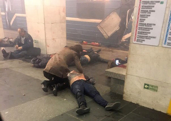 <p>EKSPLOSJON: Flere er drept og skadet eter eksplosjonen på t-banen i St. Petersburg mandag ettermiddag. Foto: AP</p>