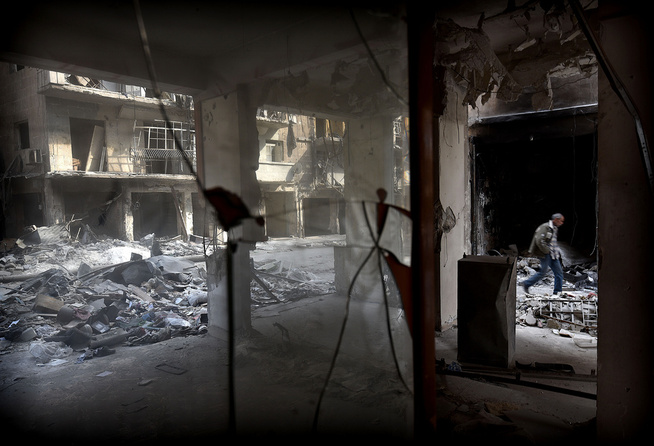 <p>VENDER TILBAKE: Dagliglivet er på vei tilbake, tross enorme ødeleggelser i Alshaar i Øst-Aleppo.</p>