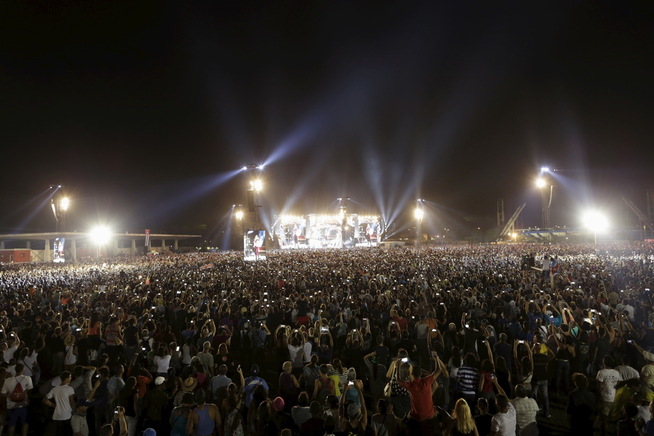 & lt; p & gt; HISTORIC: Thousands of fans documented & # xF8; moment just before & # xF8; r Rolling Stones came on stage. & lt; / p & gt;